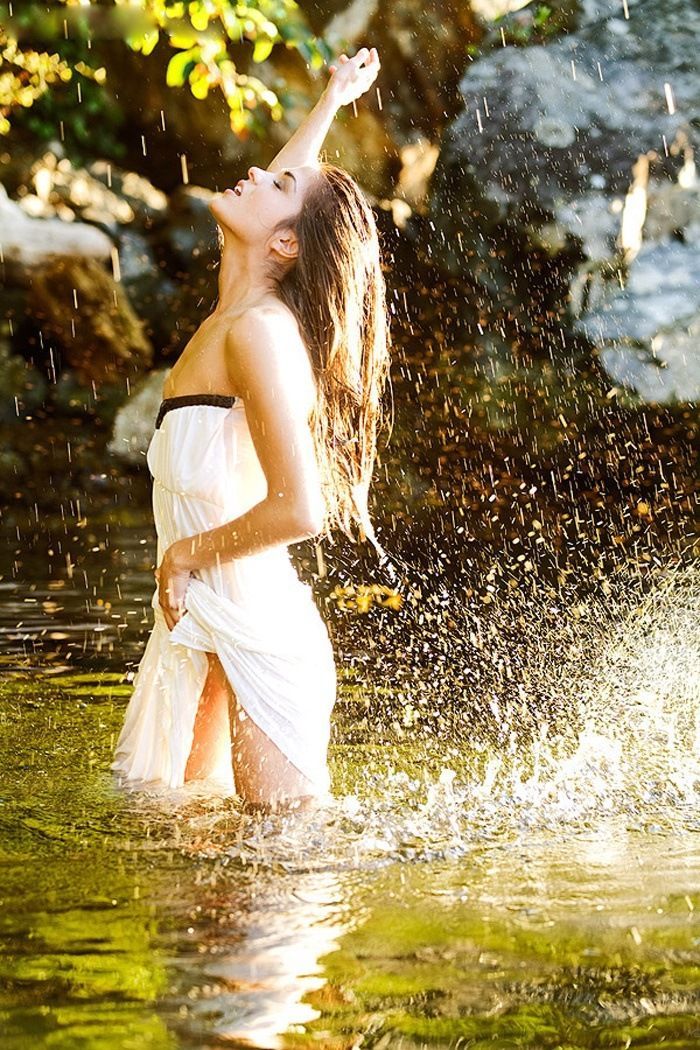 Marie Avgeropoulos in Omaha