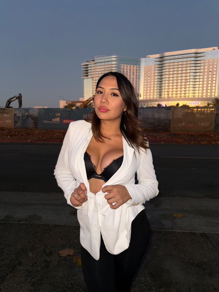 Take a pause and enjoy Ali Cruz — streaming from Omaha