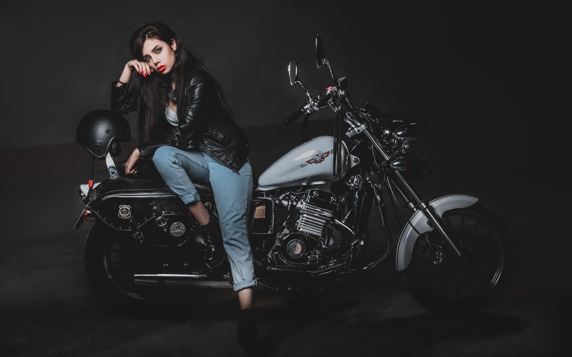 Biker girls: style and drive in Omaha