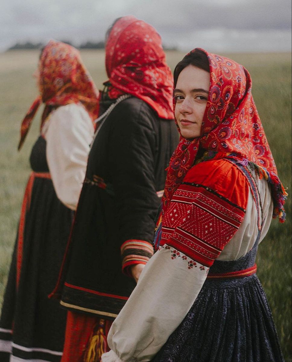 Women in Slavic costumes in Omaha