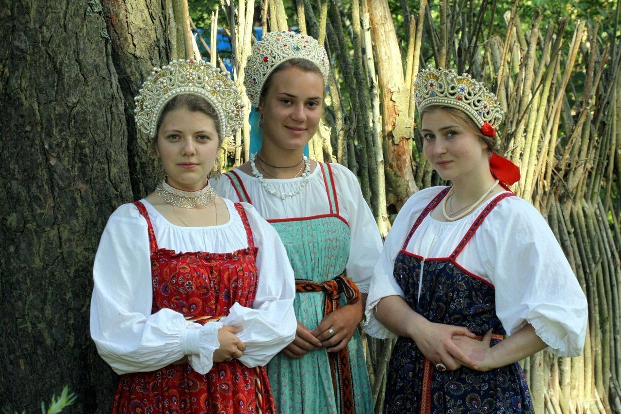 Sexy model Girls in Slavic costumes in Omaha